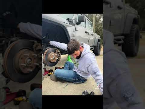 How to Replace Front & Rear Shock Absorbers on a 2021 Jeep Gladiator