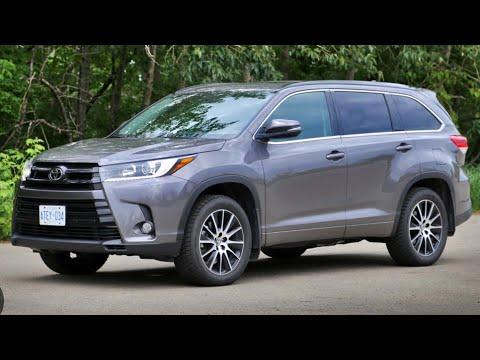 How to replace windshield wipers on a 2017 Toyota Highlander
