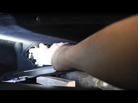 2016-2017 Lexus is200t F sport Cabin air filter change