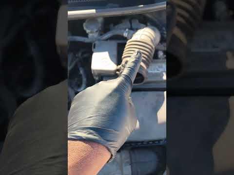 Kia forte top radiator hose replacement #roadstoriches #automobile #mechanic #kia #forte