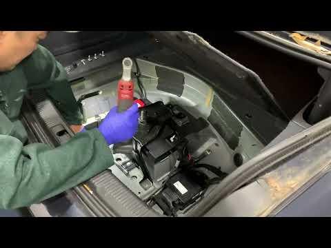 How to Replace and Register the 12V Battery on a 2016 Audi A6 (AGM, Trunk-Mounted)