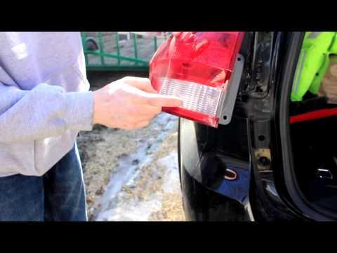 How to Replace Rear Turn Signal Bulbs on a 2018 Jeep Grand Cherokee