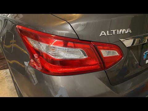 How to Replace Front Turn Signal Bulbs on a 2017 Nissan Altima