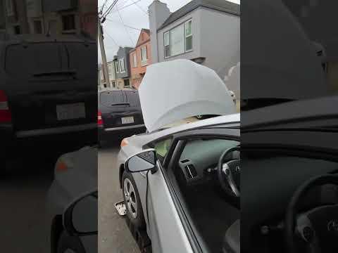 coolant bleeding in Toyota Prius after replacing thermstat | 4K