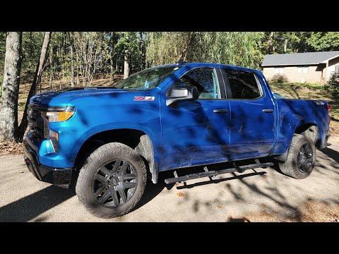 How to Replace the Front Turn Signal Bulbs on a 2018 Chevrolet Silverado 1500