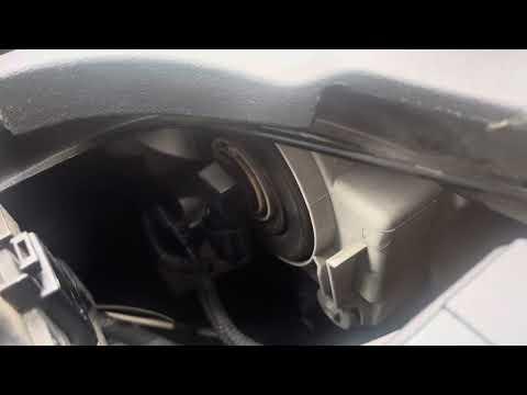 2014 Toyota Camry Headlight Bulb Replacement