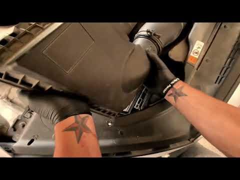 How to Replace the Engine Air Filter on a 2016 Kia K900 (Step-by-Step Guide)