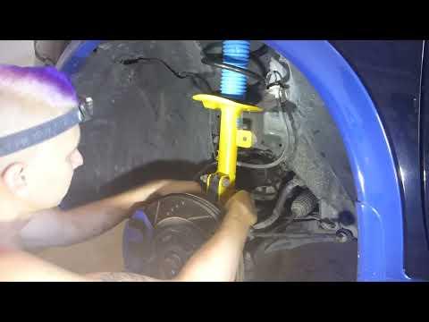 How to Replace Front Struts on a 2016 Nissan Juke (MacPherson Strut Guide)