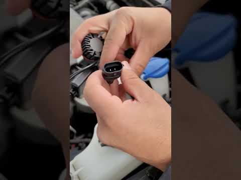 How to Replace Both Headlight Bulbs on a 2018 Kia Sorento (Low Beam & High Beam)