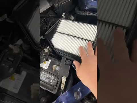 Engine air filter replacement 2017 Honda Accord