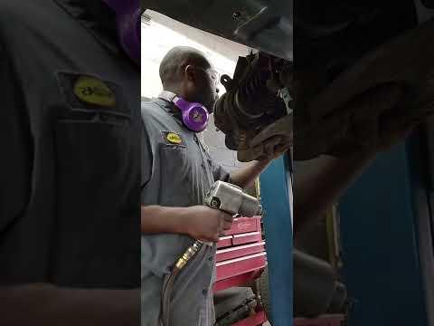 2014 hyundai Tucson front lower ball joint