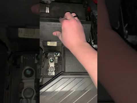 How to change a engine air filter on a 2019 Hyundai Tucson