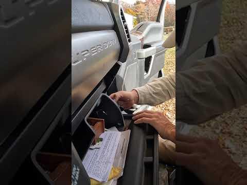 How to Replace the Cabin Air Filter on a 2016 Ford F-350 Super Duty (Check/Retrofit)
