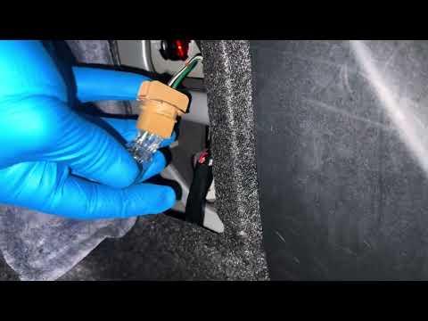 How to Change Brake Light, Tail Light, and Turn Signal Bulb on Toyota Camry 2002–2006