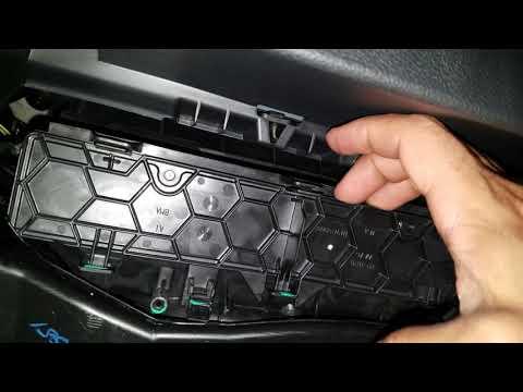 2018 Volkswagen Tiguan MQB Cabin Air Filter Change