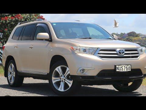 How to replace windshield wipers on a 2012 Toyota Highlander