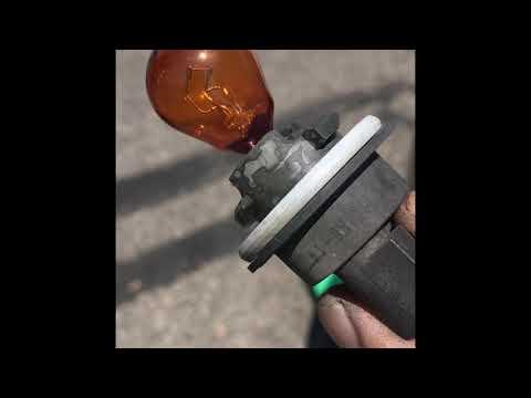 How to Replace the Front Turn Signal Bulb on a 2016 Jeep Patriot