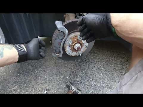 2018 Honda Civic Front Brake Pad and Rotor Replacement
