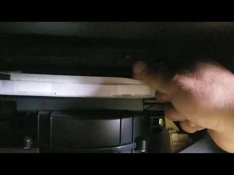 2019 Hyundai Santa Fe cabin filter replacement. no tools needed.